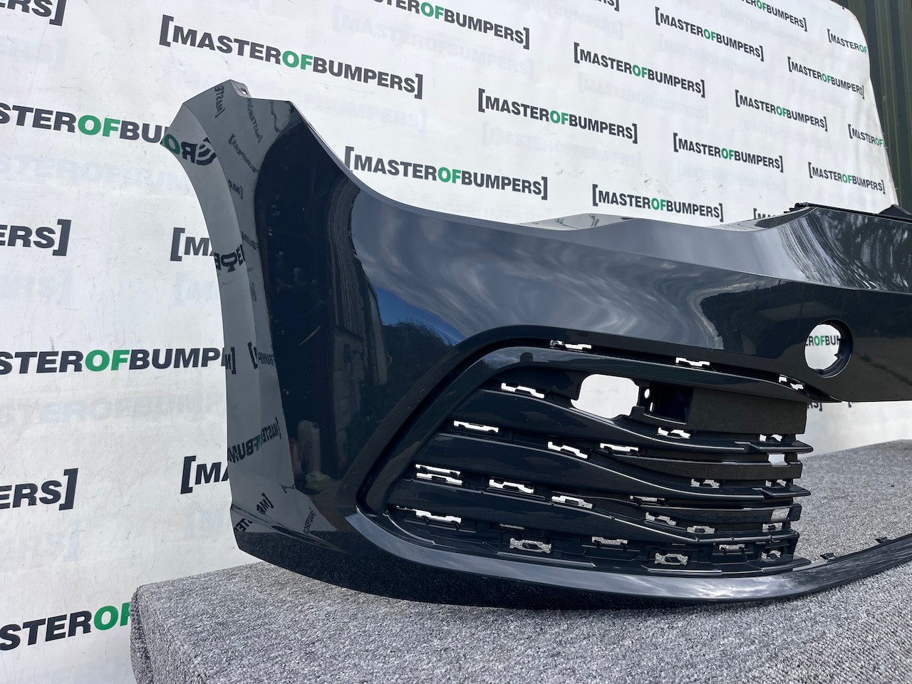 VW Golf Life Se Mk8 Hatchback Estate 2020-2023 Front Bumper 4 Pdc Genuine [v378]