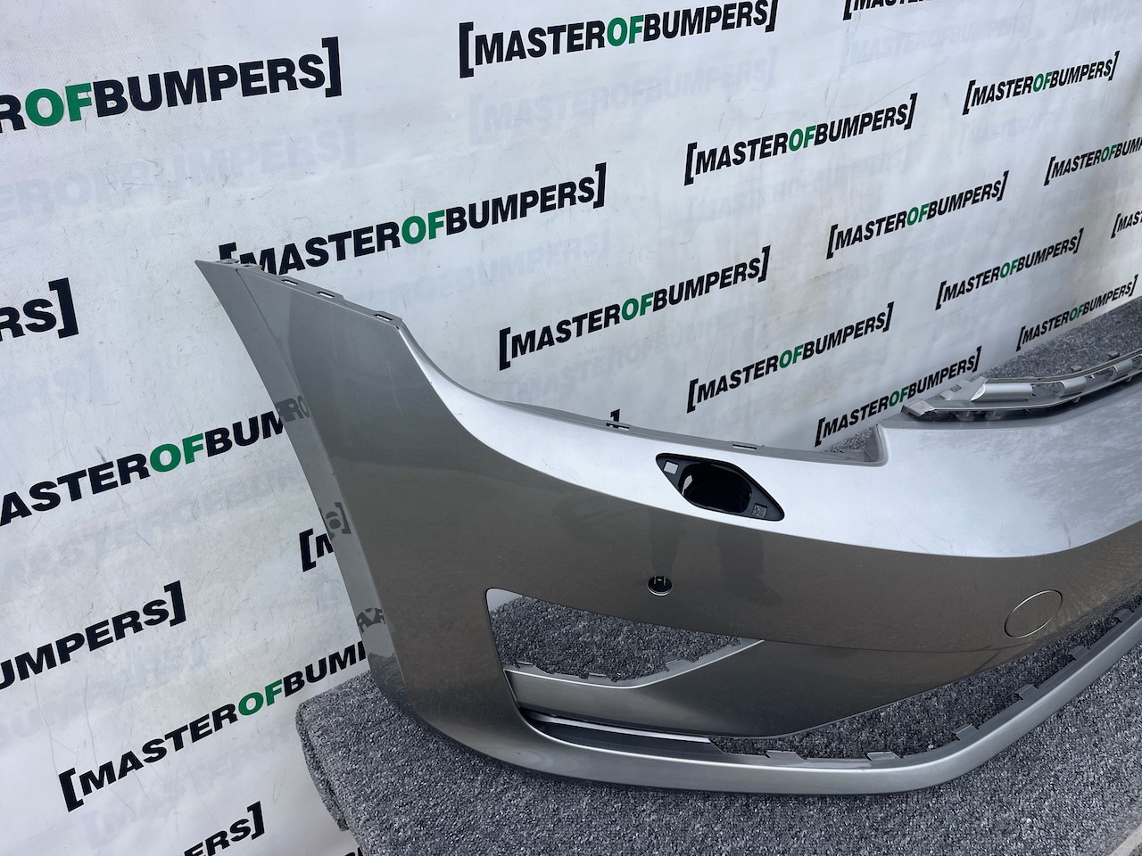 VW Golf Sv Sportsvan 2014-2017 Front Bumper 4 Pdc + Jets Genuine [v408]