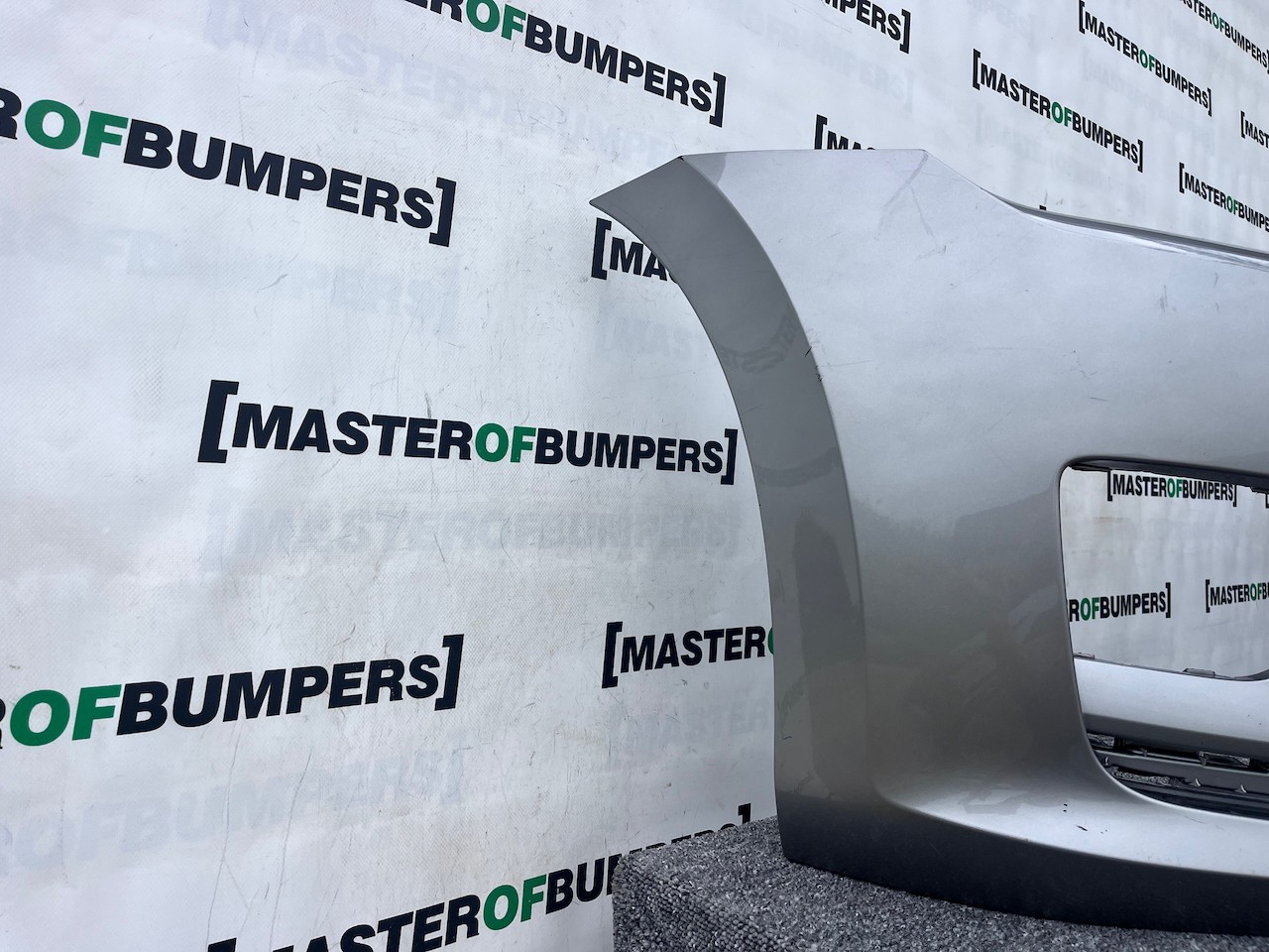 VW Golf Sv Sportsvan 2014-2017 Front Bumper 4 Pdc + Jets Genuine [v408]