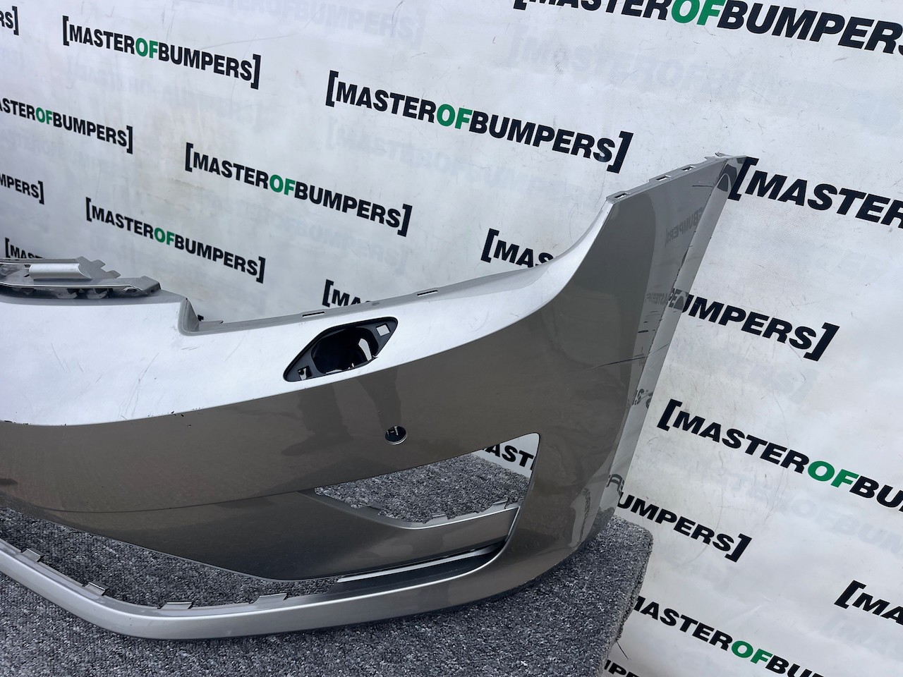 VW Golf Sv Sportsvan 2014-2017 Front Bumper 4 Pdc + Jets Genuine [v408]