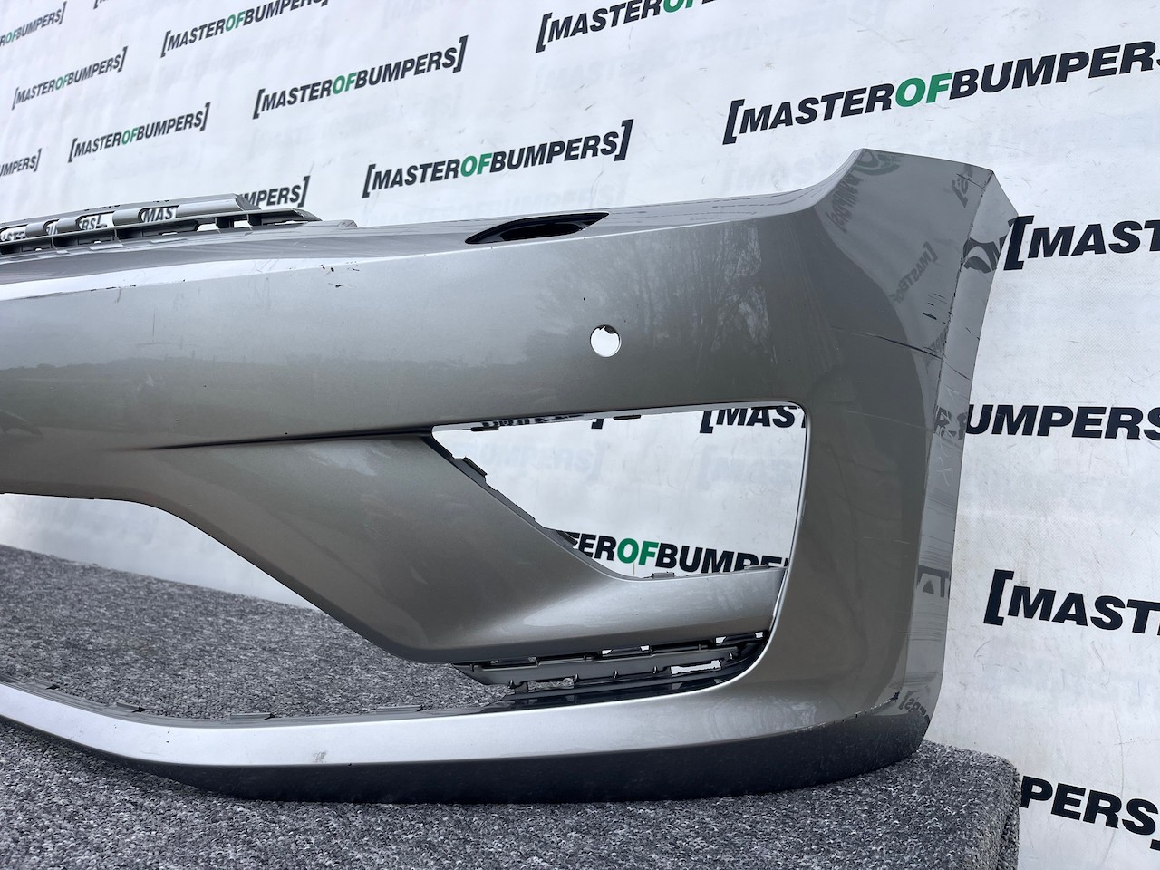 VW Golf Sv Sportsvan 2014-2017 Front Bumper 4 Pdc + Jets Genuine [v408]