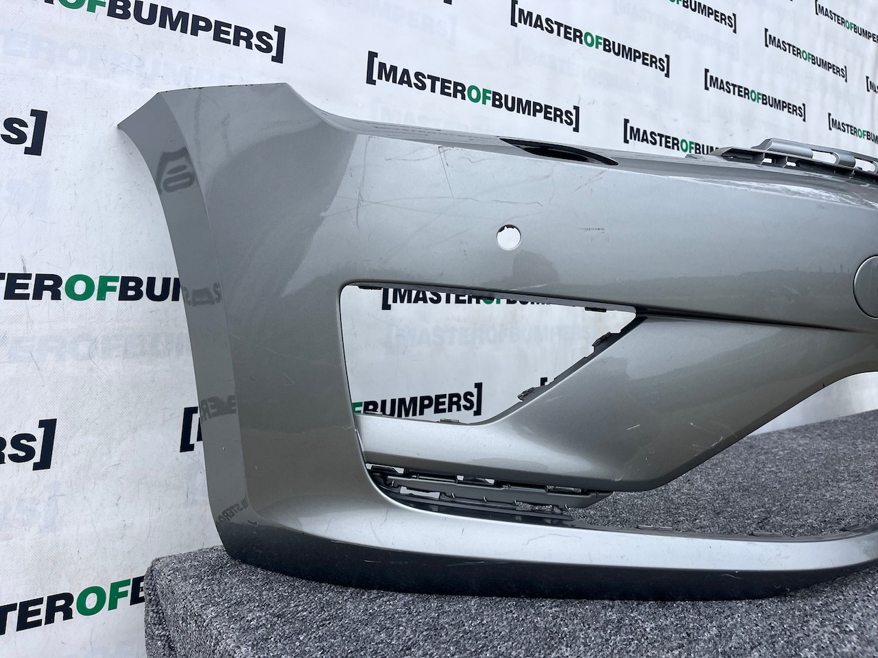 VW Golf Sv Sportsvan 2014-2017 Front Bumper 4 Pdc + Jets Genuine [v409]