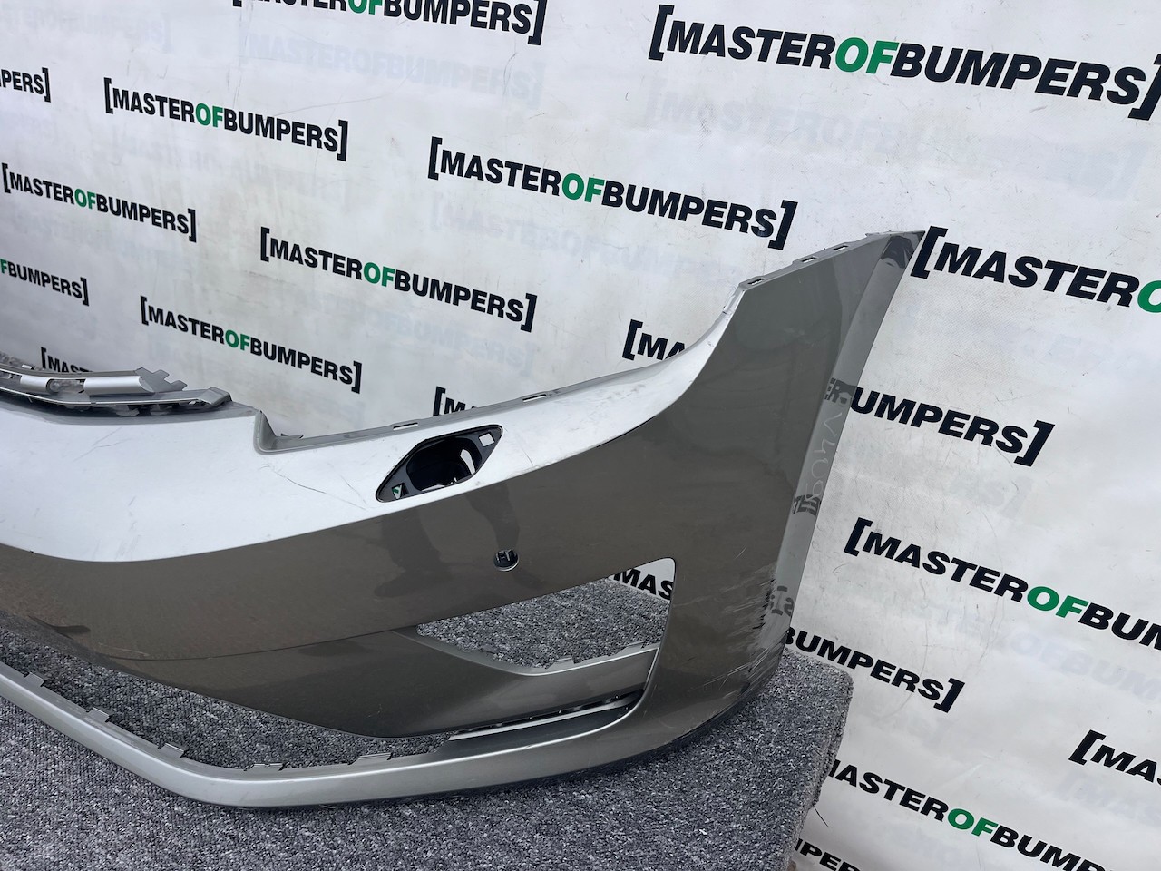 VW Golf Sv Sportsvan 2014-2017 Front Bumper 4 Pdc + Jets Genuine [v409]