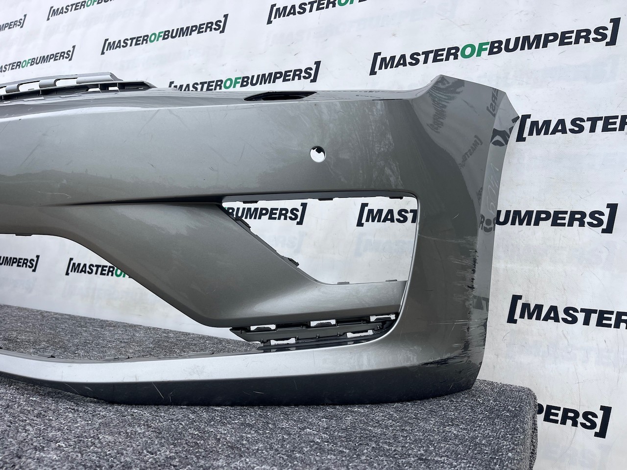 VW Golf Sv Sportsvan 2014-2017 Front Bumper 4 Pdc + Jets Genuine [v409]