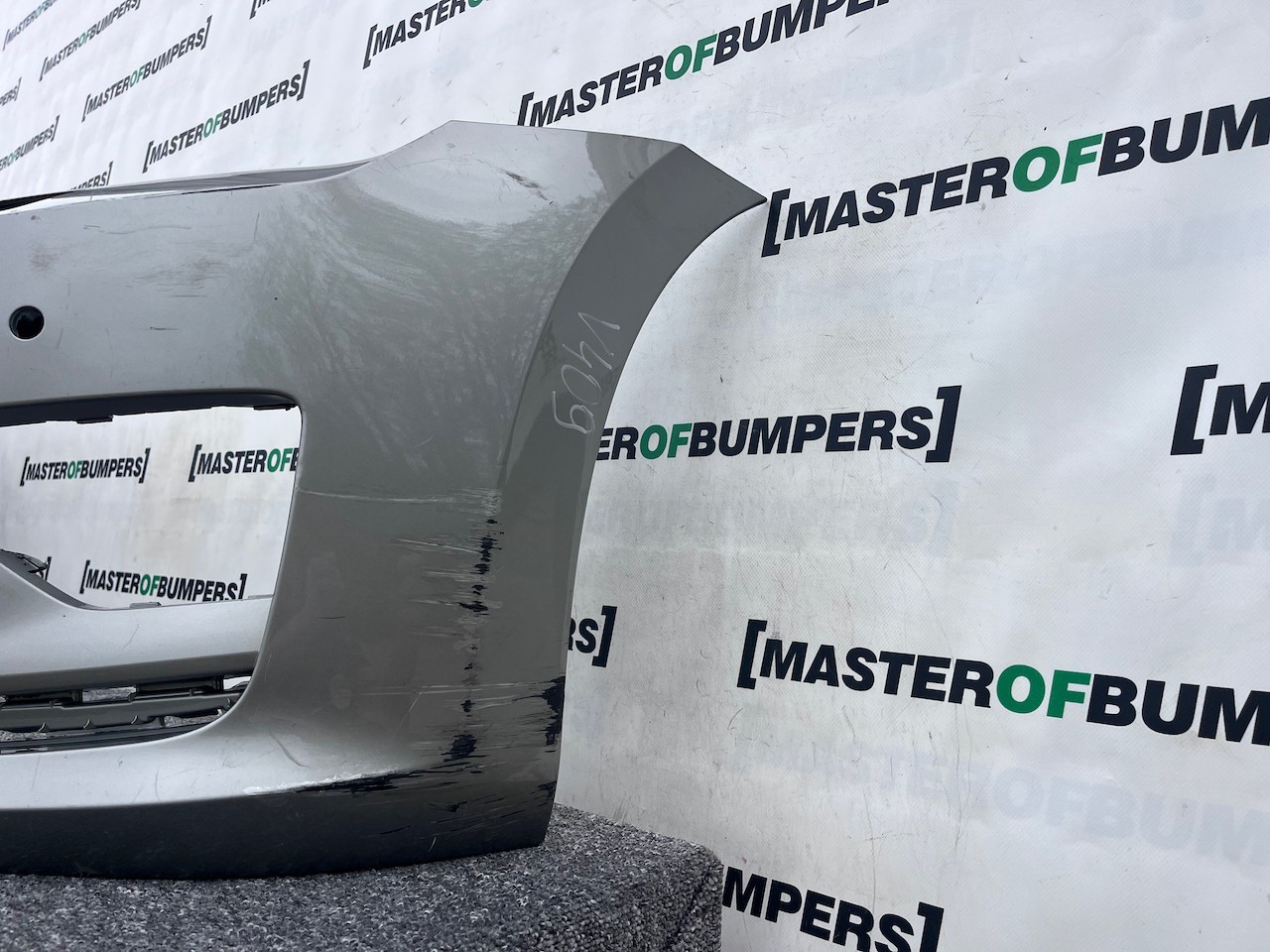 VW Golf Sv Sportsvan 2014-2017 Front Bumper 4 Pdc + Jets Genuine [v409]