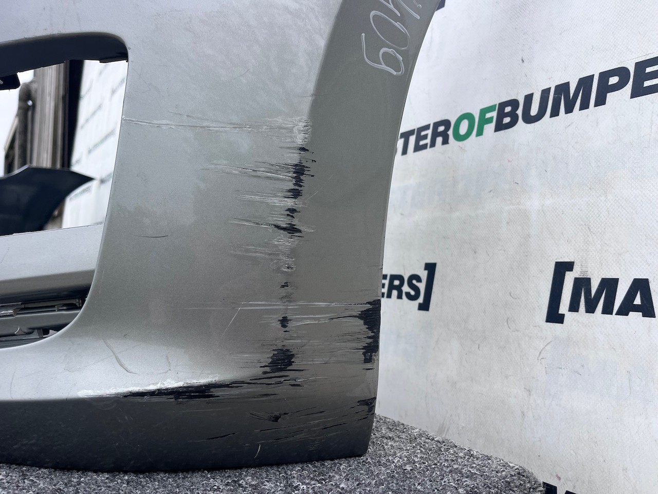 VW Golf Sv Sportsvan 2014-2017 Front Bumper 4 Pdc + Jets Genuine [v409]