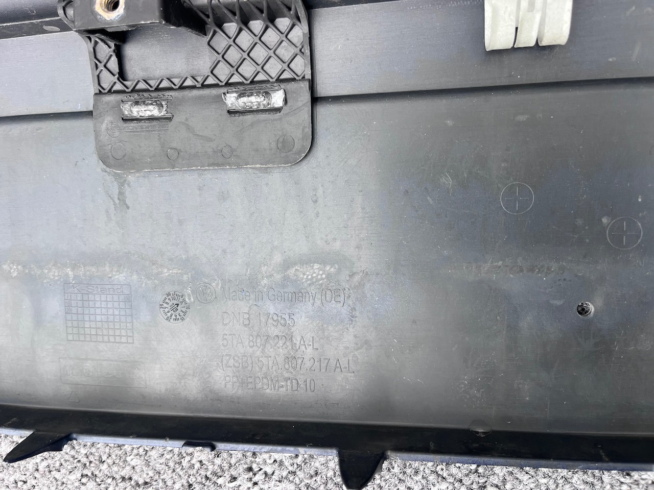 VW Touran Mk3 5t Mpv 2015-2020 Front Bumper Blue 4 Pdc + Jets Genuine [v407]