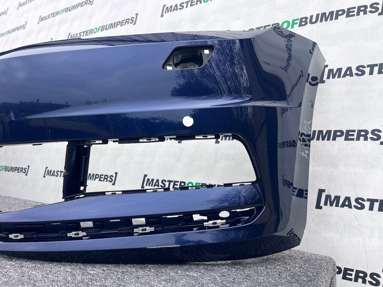 VW Touran Mk3 5t Mpv 2015-2020 Front Bumper Blue 4 Pdc + Jets Genuine [v407]