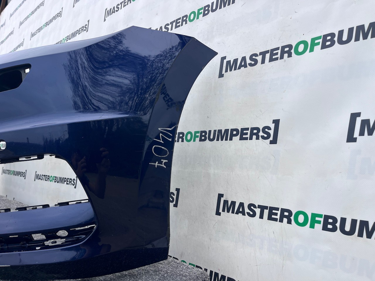 VW Touran Mk3 5t Mpv 2015-2020 Front Bumper Blue 4 Pdc + Jets Genuine [v407]