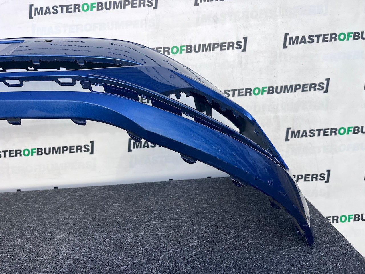 VW Polo Bluemotion Hatchback 2017-2021 Front Bumper 4 Pdc Genuine [v496]