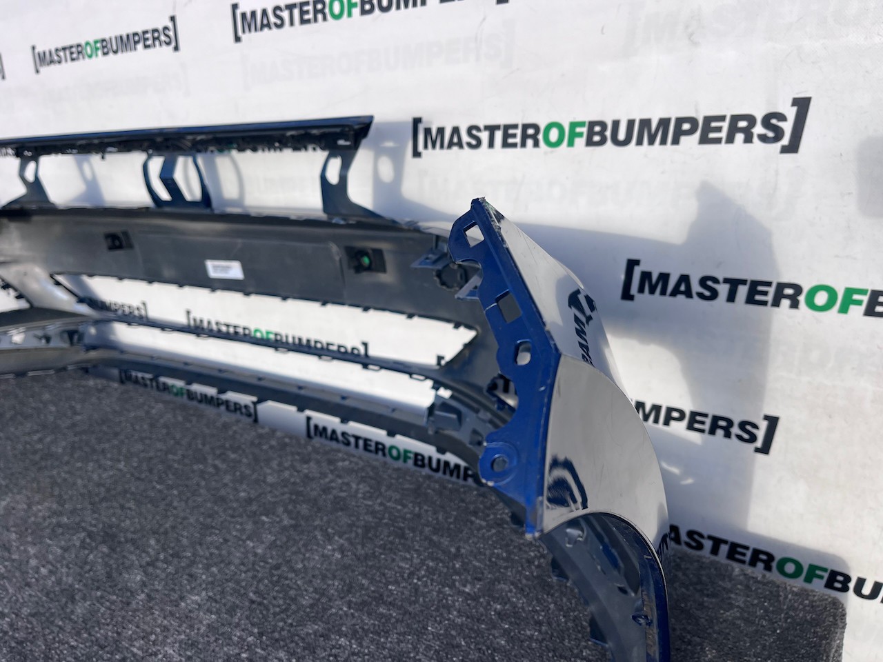 VW Polo Bluemotion Hatchback 2017-2021 Front Bumper 4 Pdc Genuine [v496]