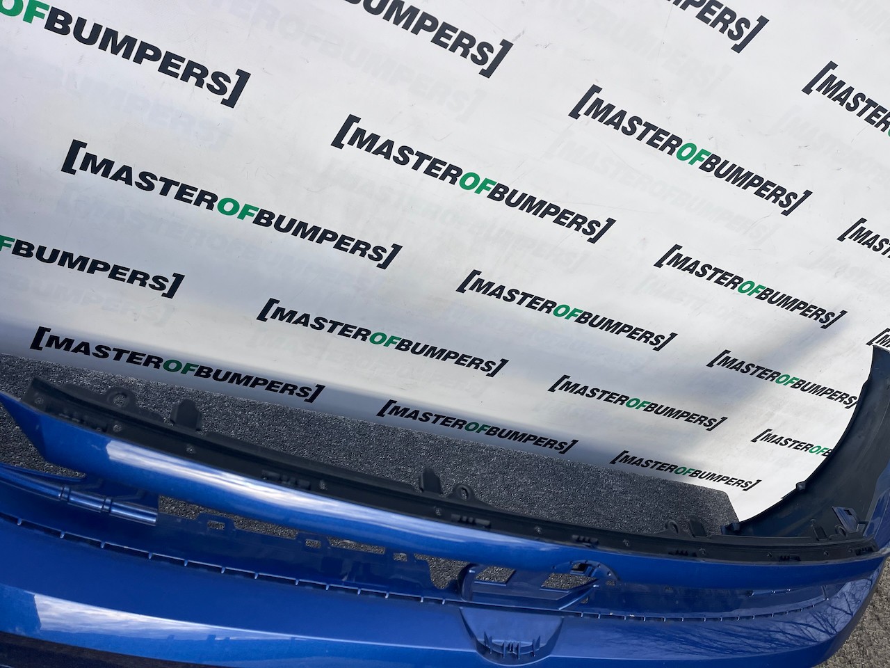 VW Polo Bluemotion Hatchback 2017-2021 Front Bumper 4 Pdc Genuine [v496]