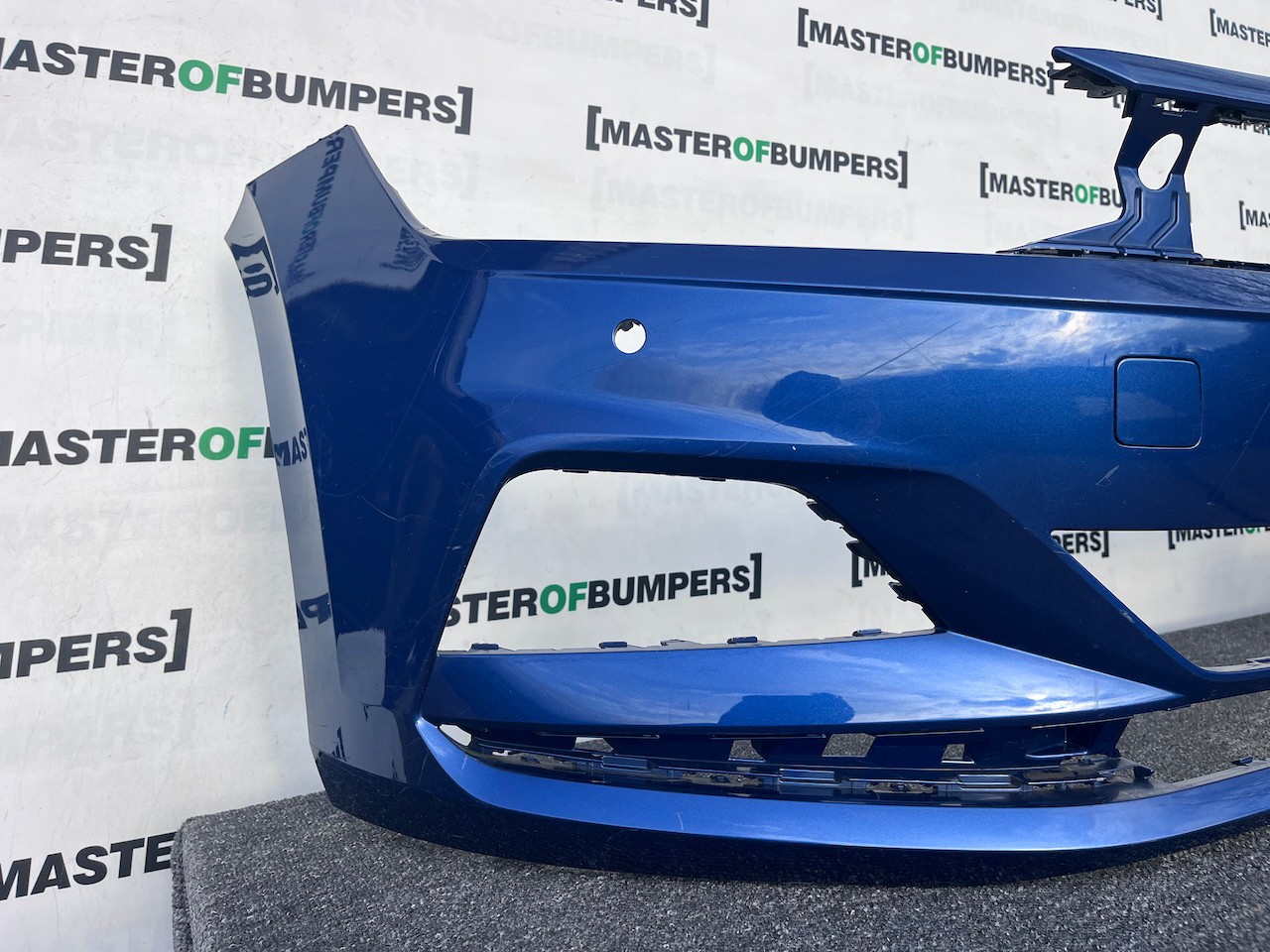 VW Polo Bluemotion Hatchback 2017-2021 Front Bumper 4 Pdc Genuine [v496]