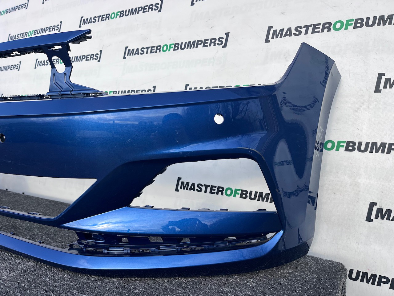 VW Polo Bluemotion Hatchback 2017-2021 Front Bumper 4 Pdc Genuine [v496]