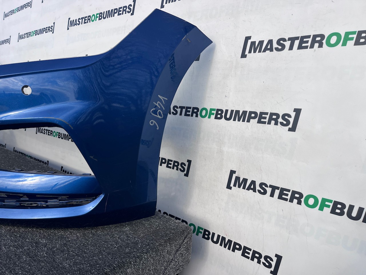 VW Polo Bluemotion Hatchback 2017-2021 Front Bumper 4 Pdc Genuine [v496]