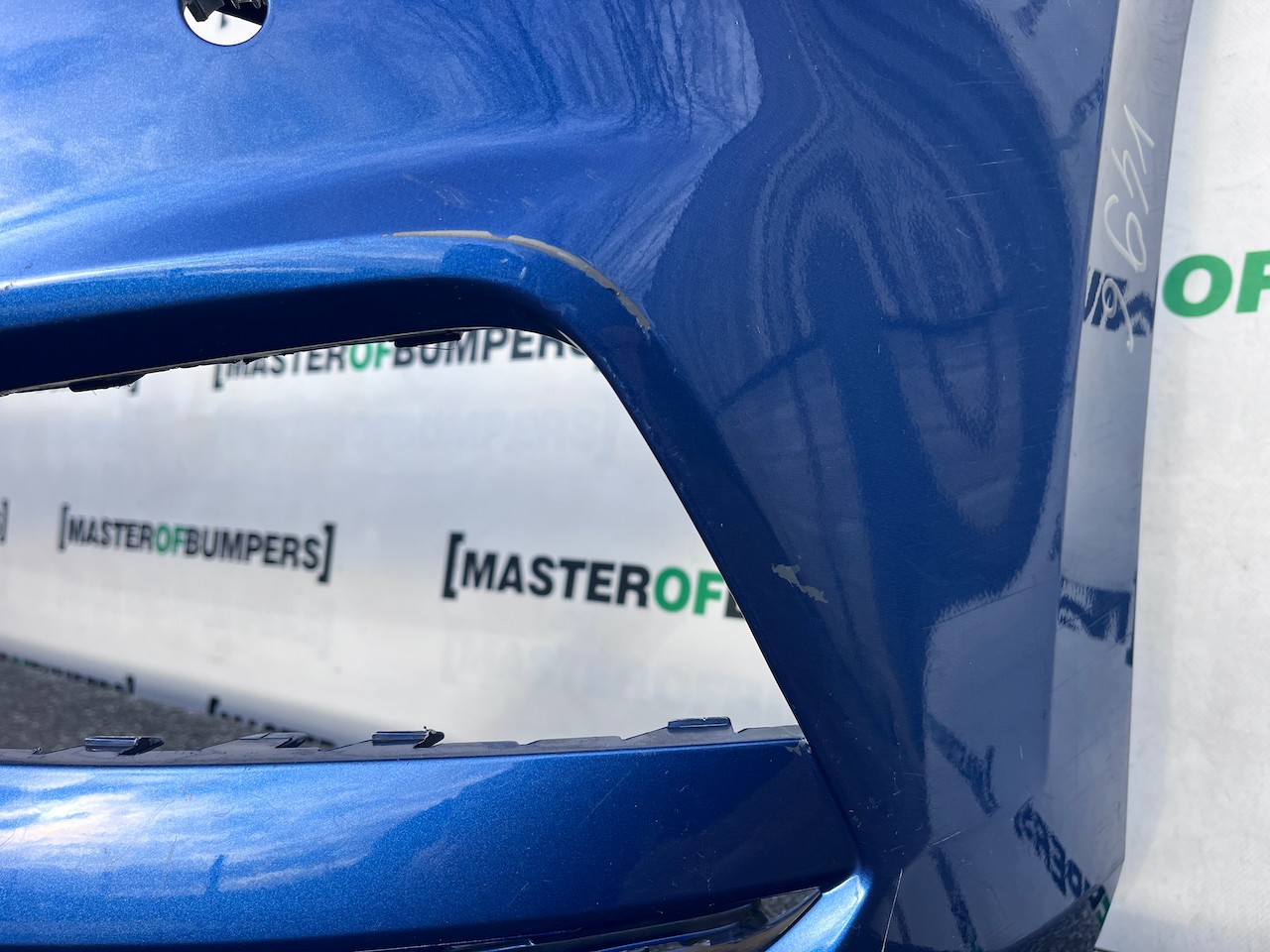 VW Polo Bluemotion Hatchback 2017-2021 Front Bumper 4 Pdc Genuine [v496]