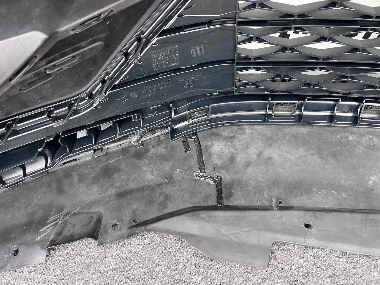 VW Touran R Line Evo Mpv Mk3 2017-2022 Front Bumper 4 Pdc + Jets Genuine [v500]