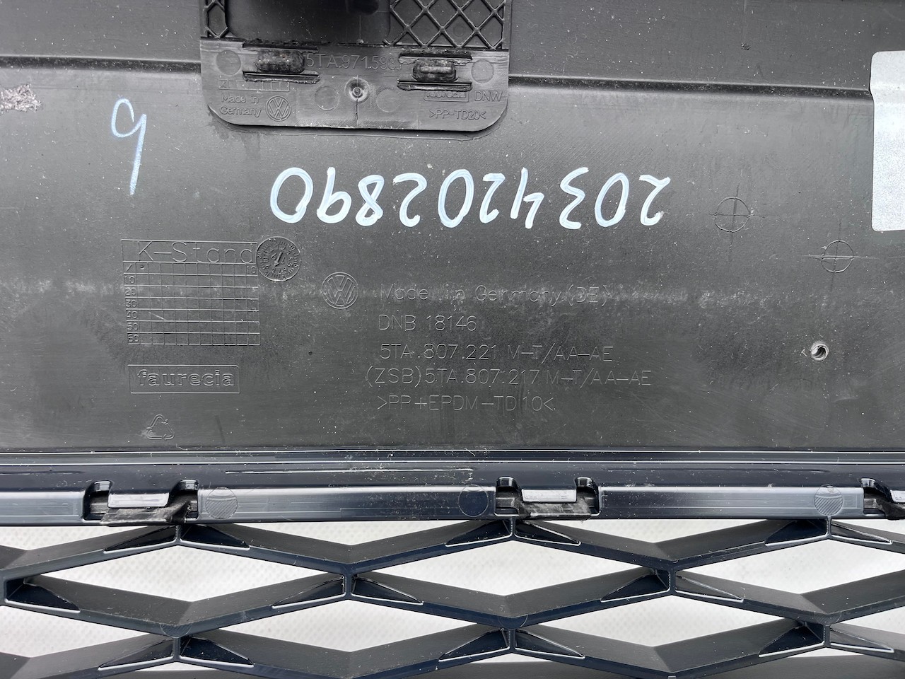 VW Touran R Line Evo Mpv Mk3 2017-2022 Front Bumper 4 Pdc + Jets Genuine [v500]