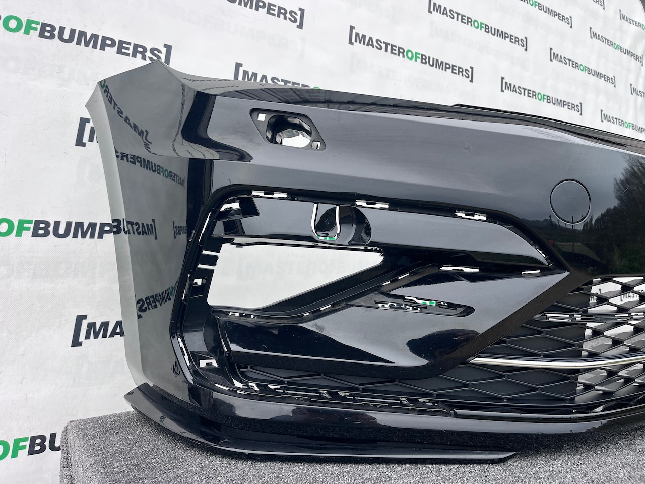 VW Touran R Line Evo Mpv Mk3 2017-2022 Front Bumper 4 Pdc + Jets Genuine [v500]