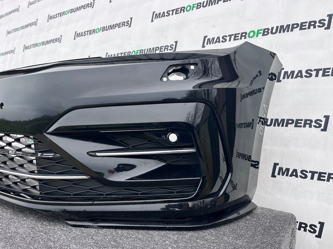 VW Touran R Line Evo Mpv Mk3 2017-2022 Front Bumper 4 Pdc + Jets Genuine [v500]