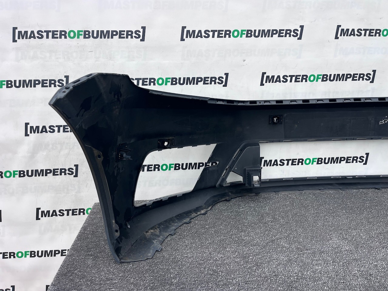 VW Caddy Life Short And Max 2015-2019 Front Bumper 6 Pdc No Jets Genuine [v532]