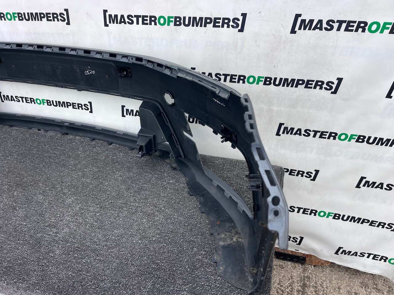 VW Caddy Life Short And Max 2015-2019 Front Bumper 6 Pdc No Jets Genuine [v532]