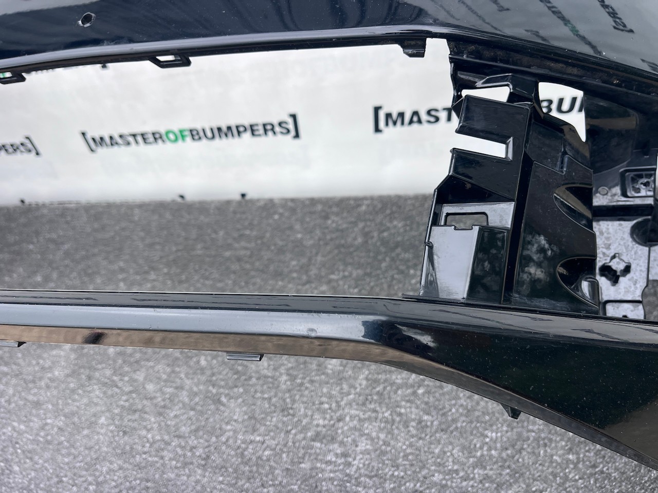 VW Beetle Classic Hatch Cabrio 2012-2016 Front Bumper No Pdc Genuine [v533]