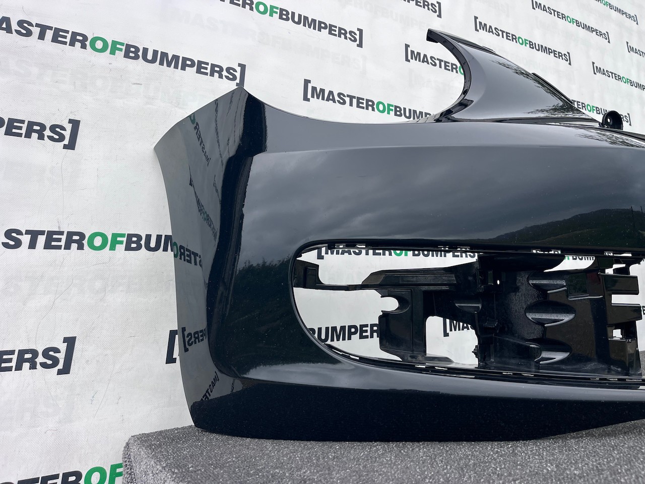 VW Beetle Classic Hatch Cabrio 2012-2016 Front Bumper No Pdc Genuine [v533]