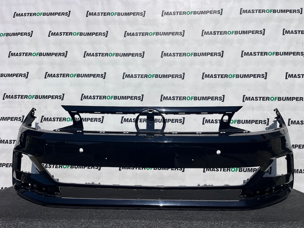 VW Polo Bluemotion Hatchback 2017-2021 Front Bumper 4 Pdc Genuine [v590]