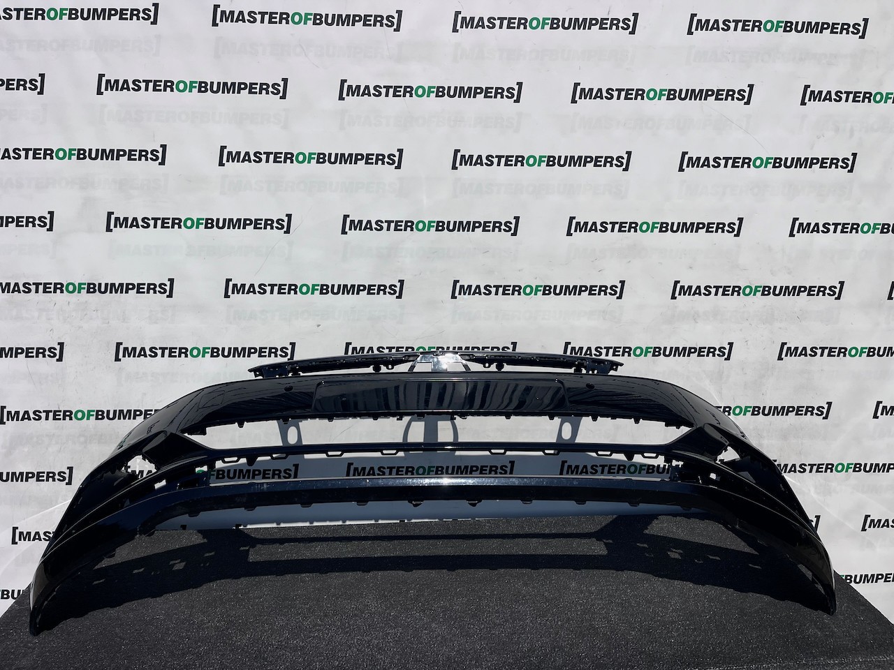 VW Polo Bluemotion Hatchback 2017-2021 Front Bumper 4 Pdc Genuine [v590]