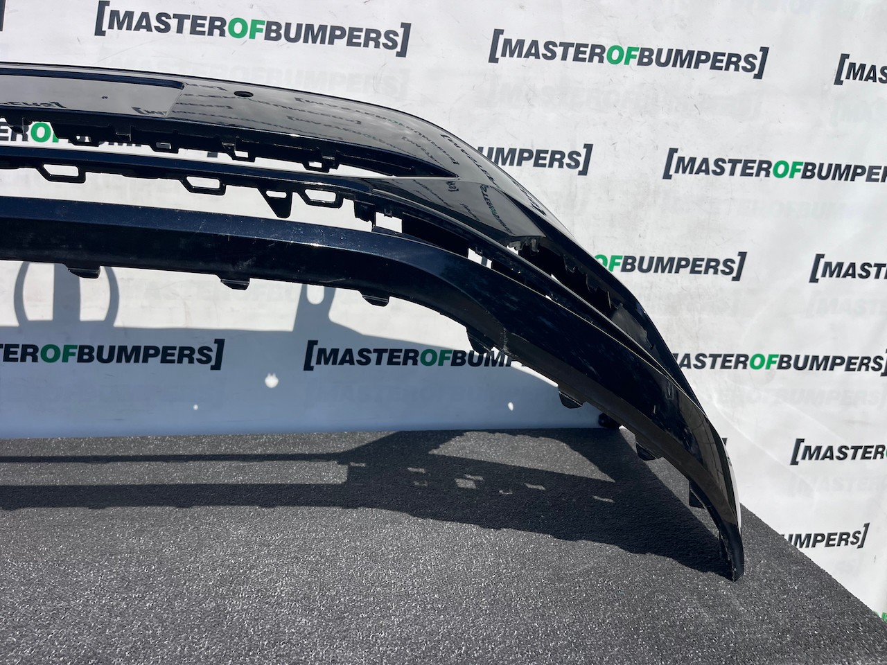 VW Polo Bluemotion Hatchback 2017-2021 Front Bumper 4 Pdc Genuine [v590]