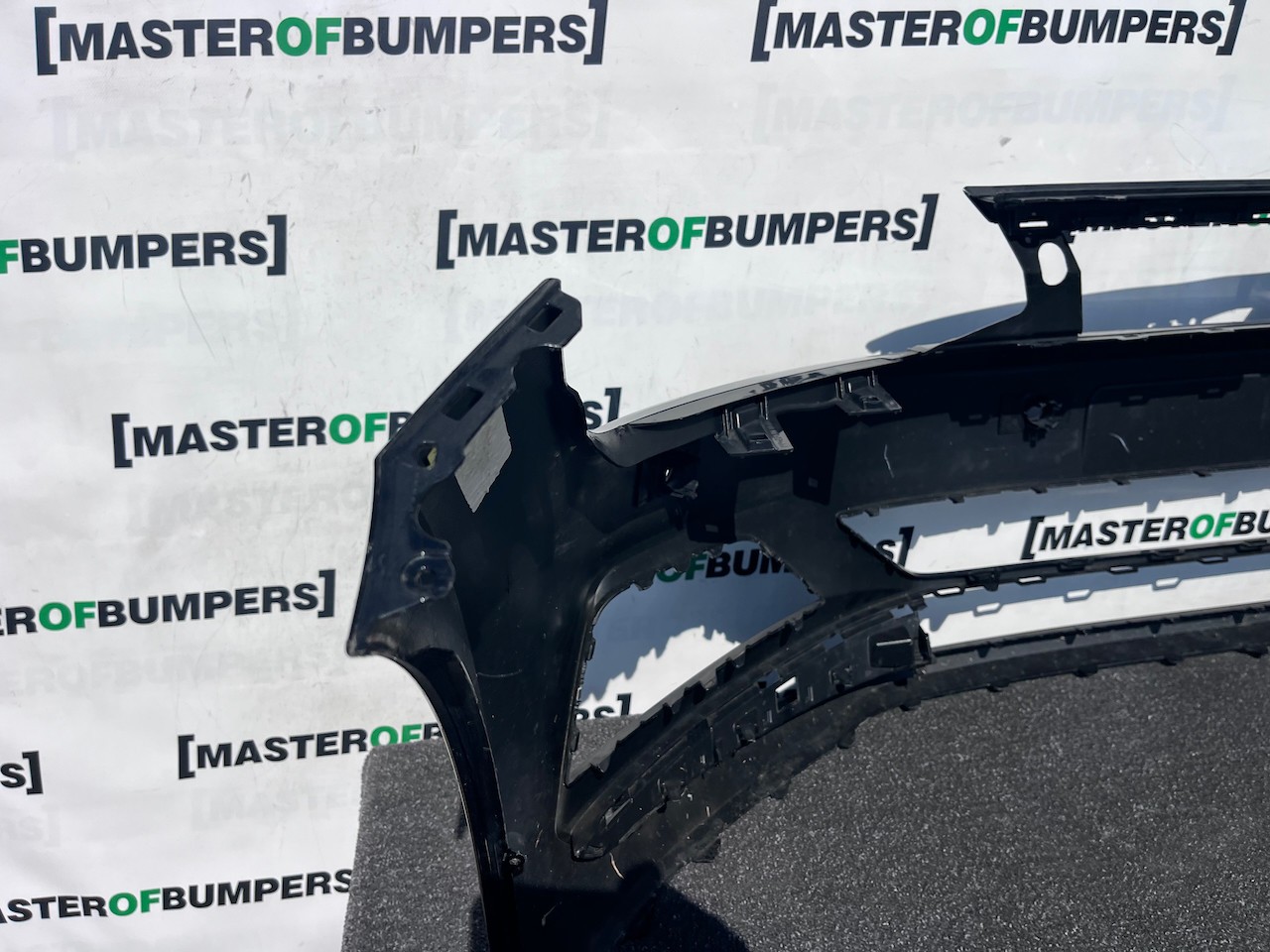VW Polo Bluemotion Hatchback 2017-2021 Front Bumper 4 Pdc Genuine [v590]