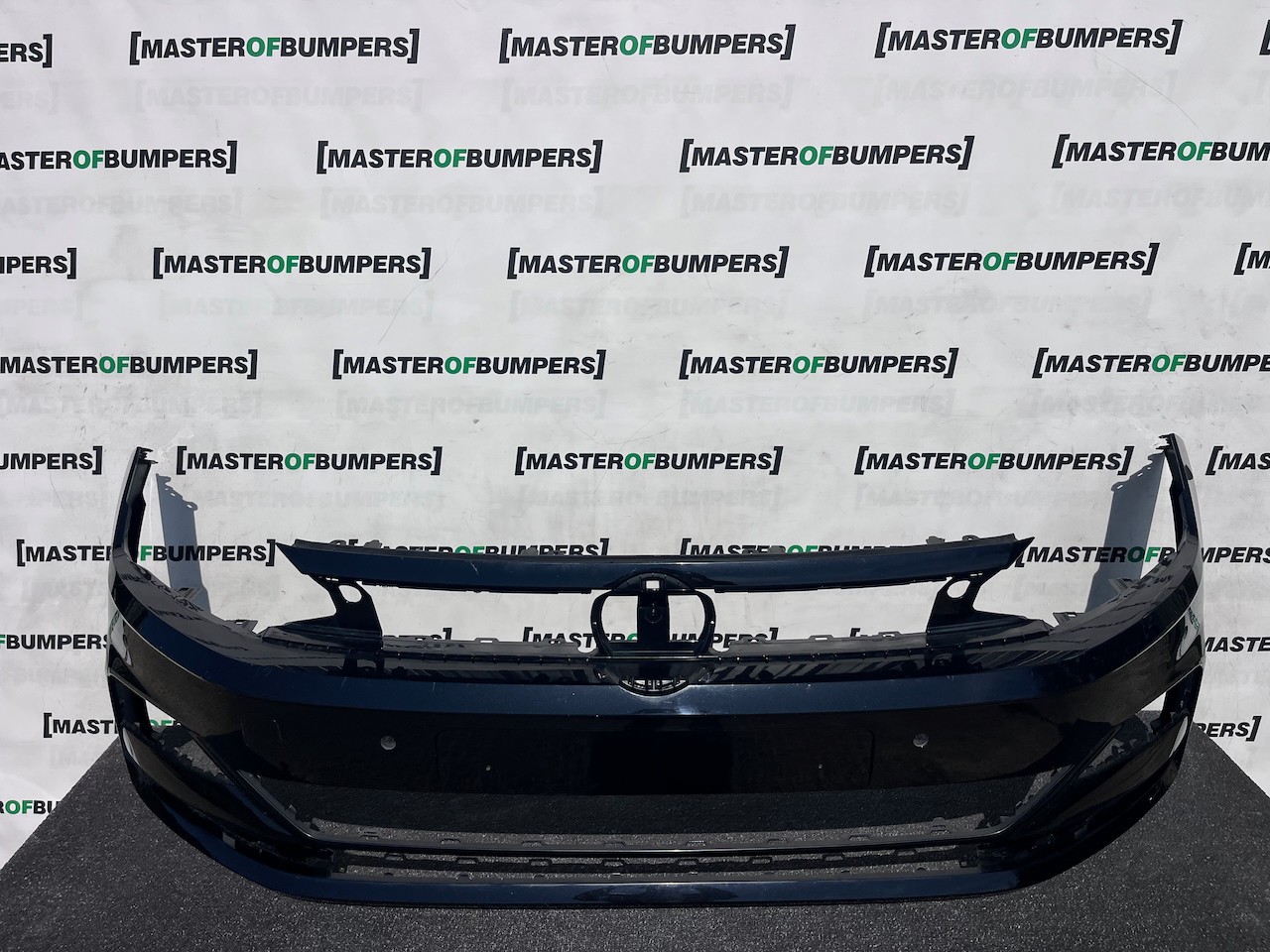 VW Polo Bluemotion Hatchback 2017-2021 Front Bumper 4 Pdc Genuine [v590]