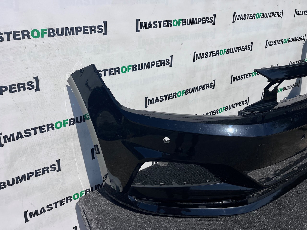 VW Polo Bluemotion Hatchback 2017-2021 Front Bumper 4 Pdc Genuine [v590]