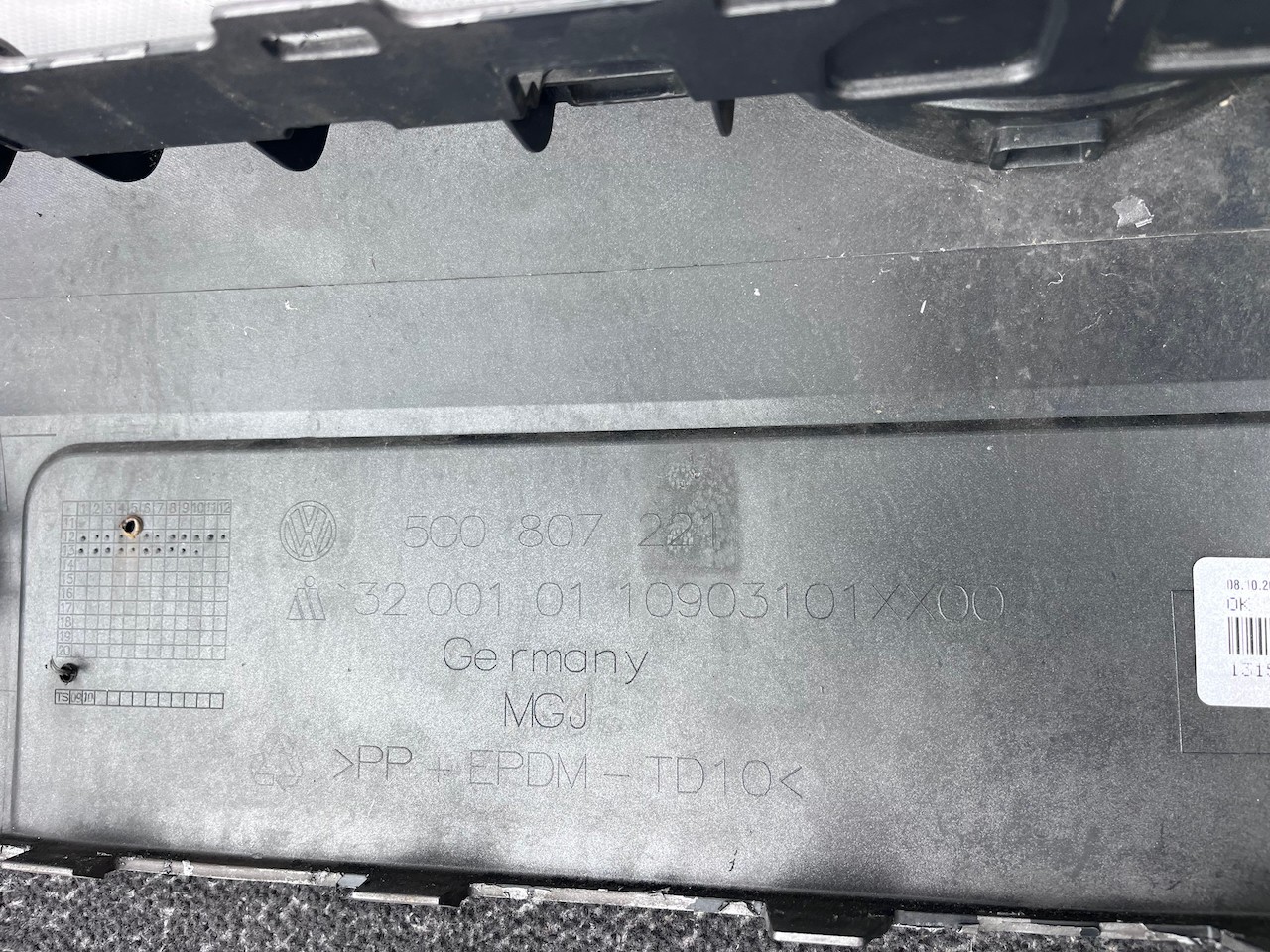 VW Golf Se Style Mk7 Hatchback 2013-2016 Front Bumper 6 Pdc Jets Genuine [v633]