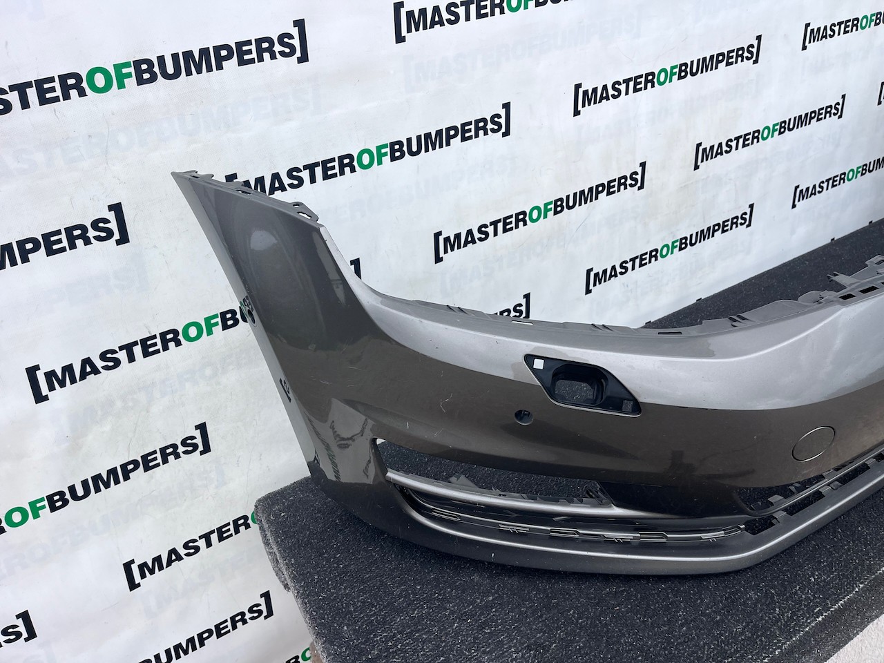 VW Golf Se Style Mk7 Hatchback 2013-2016 Front Bumper 6 Pdc Jets Genuine [v633]