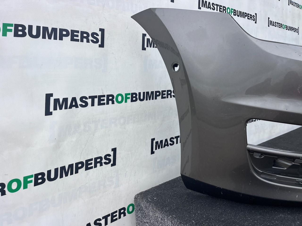 VW Golf Se Style Mk7 Hatchback 2013-2016 Front Bumper 6 Pdc Jets Genuine [v633]