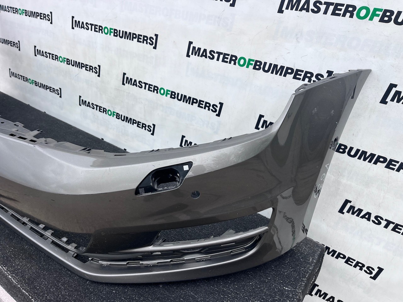 VW Golf Se Style Mk7 Hatchback 2013-2016 Front Bumper 6 Pdc Jets Genuine [v633]